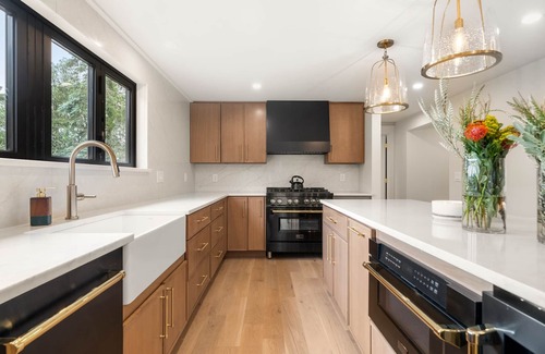 West Chatham Casa | Luxury Coastal Retreat Overlooking Buck's Creek and Nantucket Sound — Pool, Hot Tub, Outdoor Kitchen