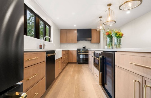 West Chatham Casa | Luxury Coastal Retreat Overlooking Buck's Creek and Nantucket Sound — Pool, Hot Tub, Outdoor Kitchen
