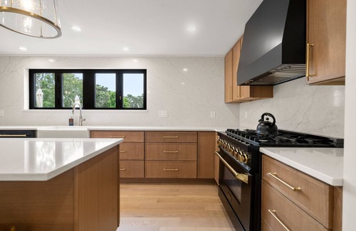 West Chatham Casa | Luxury Coastal Retreat Overlooking Buck's Creek and Nantucket Sound — Pool, Hot Tub, Outdoor Kitchen