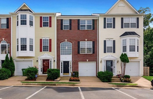 Stafford Casa | Comodidad de lujo cerca de Quantico, bodega y centro de Fredericksburg!
