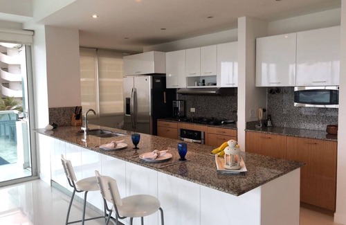 La Boquilla Condominio | Pasos de lujo y confort de la playa, 3 piscinas! Cocinero gourmet y familiar!