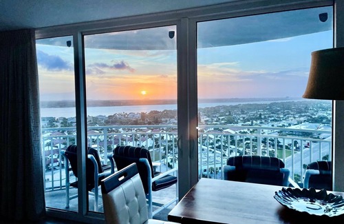 Daytona Beach Shores Condominio | Luxury Comforts Oceanside - Don't Miss Sunsets!