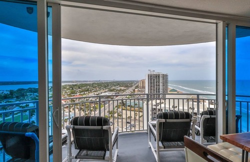 Daytona Beach Shores Condominio | Luxury Comforts Oceanside - Don't Miss Sunsets!