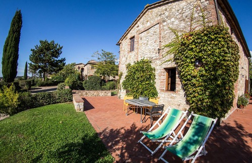Castellina in Chianti Villa | Granero de lujo convertido con vistas a la colina en la región vinícola de Chianti, Toscana