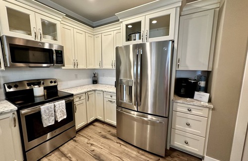Sherman Hill Condominio | Luxury condo. 2 car garage, rooftop patio. Perfect for work or play!
