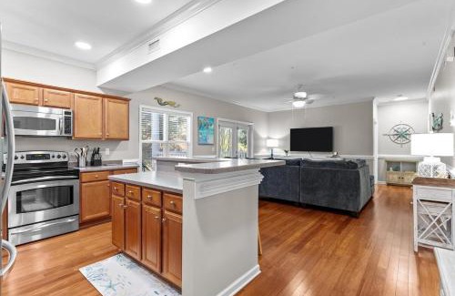 Southport Apartamento | Luxury Condo 3bdr 2bth 4 bed with Beach Pool Golf Boat Ramp Pickle Ball