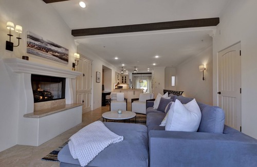 Waterfront Condominio | Luxury Condo Close to the Beach & Downtown Santa Barbara!
