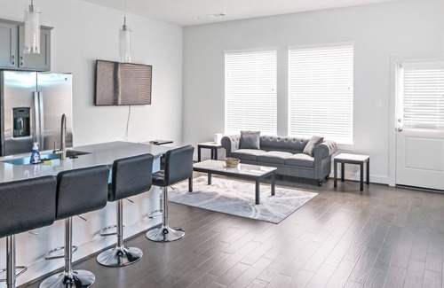 Riverside Terrace Casa | Luxury Condo Downtown + Neon Photowall