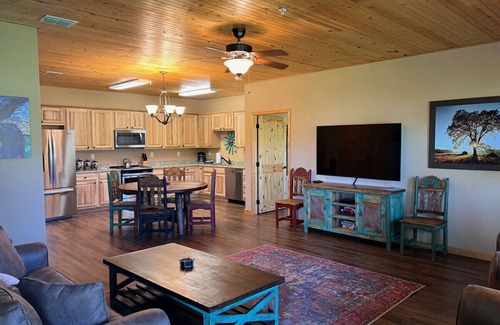 Gruene Condominio | Luxury Condo Hidden Gem of Gruene Resort A4
