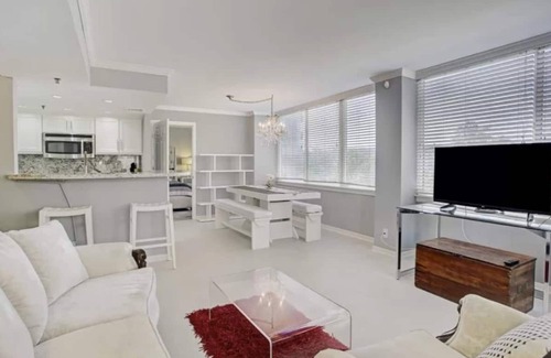 Houston Condominio | "Luxury Condo in the heart of Galleria, Uptown Houston"