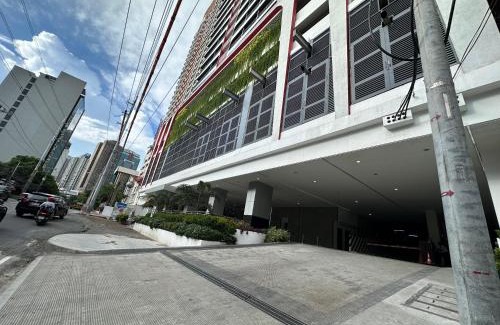 Legazpi Village Apartamento | Luxury Condo living at Red Residences Makati City 16