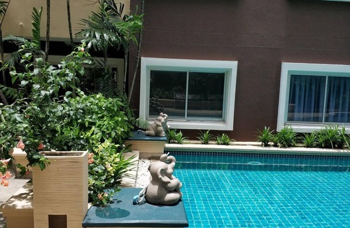 Wong Sawang Condominio | Condominio de lujo junto a la estación de metro.