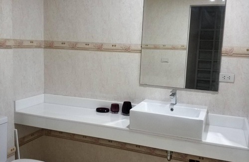 Wong Sawang Condominio | Condominio de lujo junto a la estación de metro.