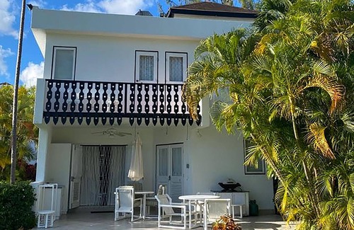 Rockley Condominio | Luxury Condo, on 7th Green, Rockley Golf Course, 5 mins walk beaches + Amenities