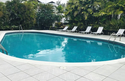 Rockley Condominio | Luxury Condo, on 7th Green, Rockley Golf Course, 5 mins walk beaches + Amenities