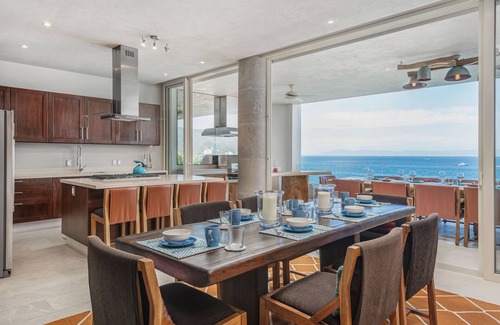 South Shore Hotel Area Condominio | Luxury Condo on a private and beautiful swimmable Beach, Hight cleaning st.
