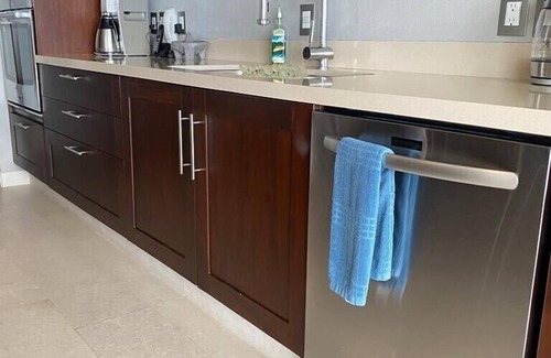 South Shore Hotel Area Condominio | Luxury Condo on a private and beautiful swimmable Beach, Hight cleaning st.