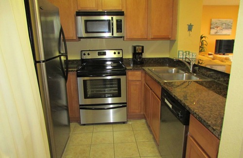 Northeast Virginia Beach Condominio | Condominio de lujo, excelente ubicación 1. A 5 cuadras del océano, piscina y estacionamiento en la calle