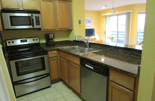 Northeast Virginia Beach Condominio | Condominio de lujo, excelente ubicación 1. A 5 cuadras del océano, piscina y estacionamiento en la calle