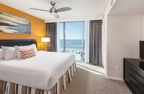 Clearwater Beach Complejo | Luxury Condo right by Clearwater Beach, Onsite Spa