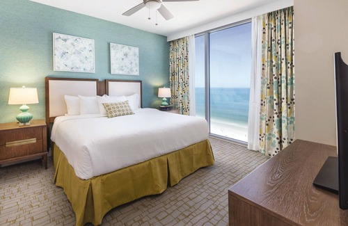 Clearwater Beach Complejo | Luxury Condo right by Clearwater Beach, Onsite Spa