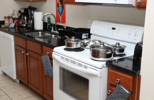 Winston - Salem Apartamento | Luxury Condo/ Roof Top Pool/Amazing Views In The Heart of Downtown WS!!