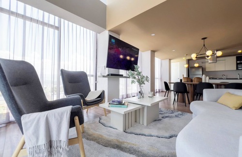 Leon Apartamento | Luxury Condo Views of Festival del Globo