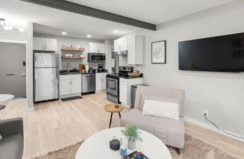 Historic Waverly Apartamento | Luxury Condo w/ Pool Newly Renovated!