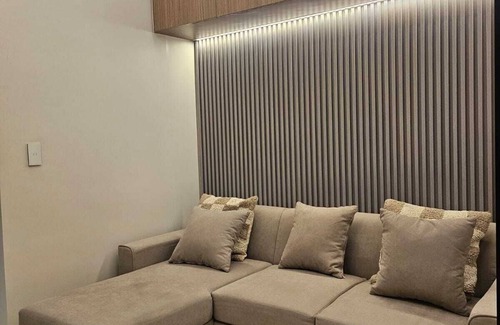 Bonifacio Global City Apartamento | Luxury condo with gym,WiFi,NETFLIX at Park Mckinley West, Venice, SM Aura BGC