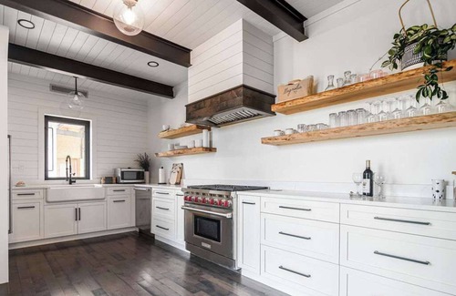 Fredericksburg Casa | Luxury Container Home - Near Alamo Springs Cafe