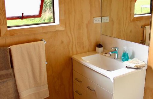 Clareville Cama Y Desayuno | Luxury Container Cabin