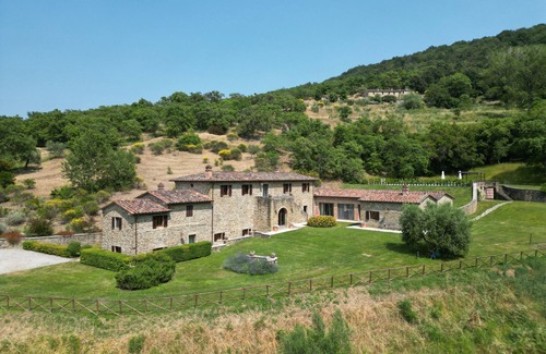 Montalla Villa | Lujo Cortona ver colina Villa, ideal para familias / grupos; A / C y piscina climatizada
