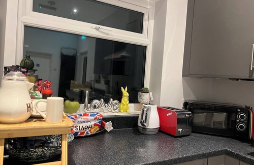 Northampton Casa | Luxury, Cosy and Quiet 4-bed House close to town centre and transport