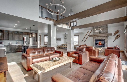 The Blue Mountains Chalet De Esquí | LUXURY Cottage@Blue Mountain, Private Beach Access, Near the Village, 7.5 baths