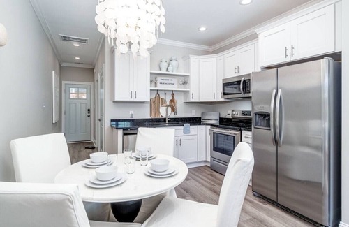Morehead City Apartamento | Luxury Cottage Just 2 Blocks from Downtown Morehead City