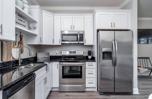 Morehead City Apartamento | Luxury Cottage Just 2 Blocks from Downtown Morehead City