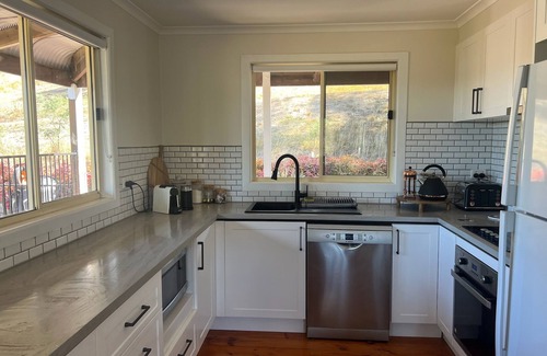 Bonnie Doon Casa | Luxury cottage located 9mins from Lake Eildon close to Mansfield & Mount Buller.