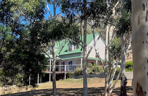 Bonnie Doon Casa | Luxury cottage located 9mins from Lake Eildon close to Mansfield & Mount Buller.