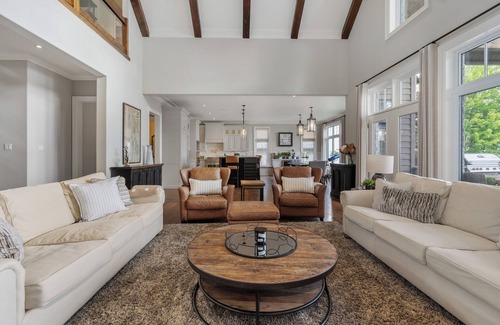 Oro Station Cabaña | Luxury Cottage on Lake Simcoe & Pool - 1 Hr to Toronto; Mins to Skiing & Golf