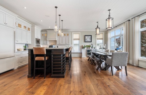 Oro Station Cabaña | Luxury Cottage on Lake Simcoe & Pool - 1 Hr to Toronto; Mins to Skiing & Golf