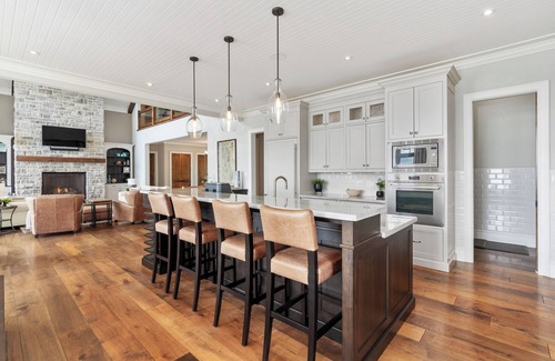 Oro Station Cabaña | Luxury Cottage on Lake Simcoe & Pool - 1 Hr to Toronto; Mins to Skiing & Golf