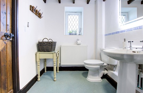 Pembroke Cabaña | Lujoso-Rural-Vista al campo-Baño con bañera-Luxury Cottage Sleeps 8