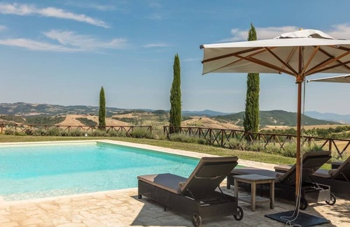 Allerona Villa | Casa de campo de lujo con piscina y magníficas entorno