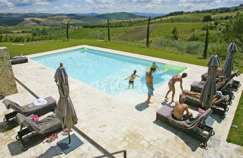 Allerona Villa | Casa de campo de lujo con piscina y magníficas entorno
