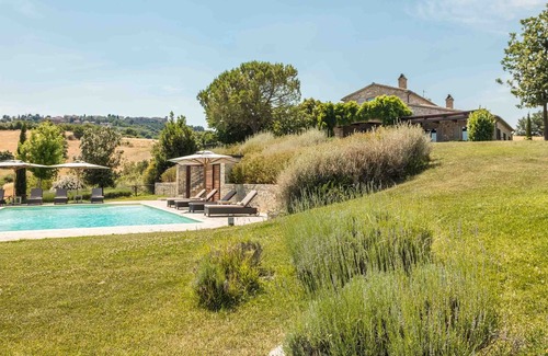 Allerona Villa | Casa de campo de lujo con piscina y magníficas entorno