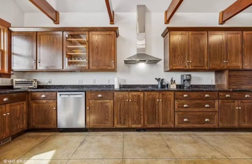 Waseca County Casa | Luxury Countryside Home! Sleeps 22+/Pickleball