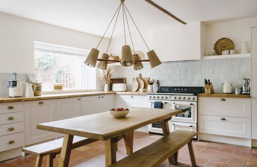 Hethel Casa | Luxury Countryside Retreat House with Hot Tub, Yoga Studio & Fire Pit