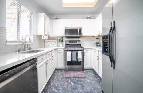 North Las Vegas Casa | Luxury, cozy, clean home in a private neighborhood