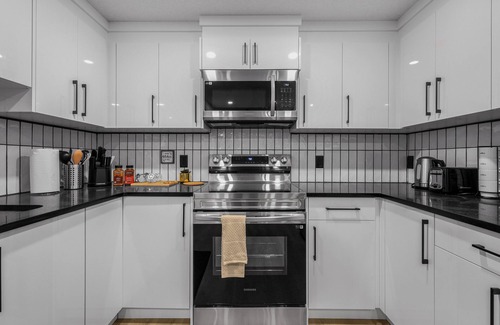 Southwest Calgary Apartamento | Luxury : Cozy| Modern| Clean| Spacious| easy Access to major routes in Calgary