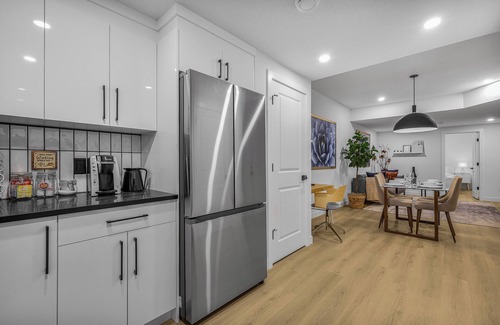 Southwest Calgary Apartamento | Luxury : Cozy| Modern| Clean| Spacious| easy Access to major routes in Calgary